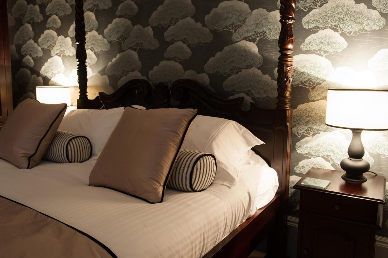 Suite Four Poster Bed
