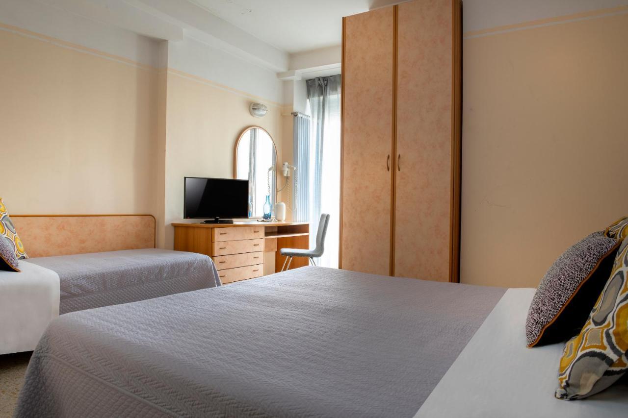 Double or Twin Room Side Sea View