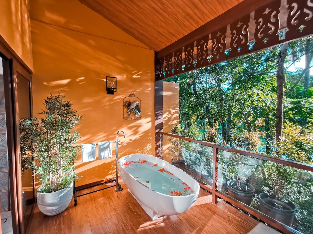 King Room Spa Bath