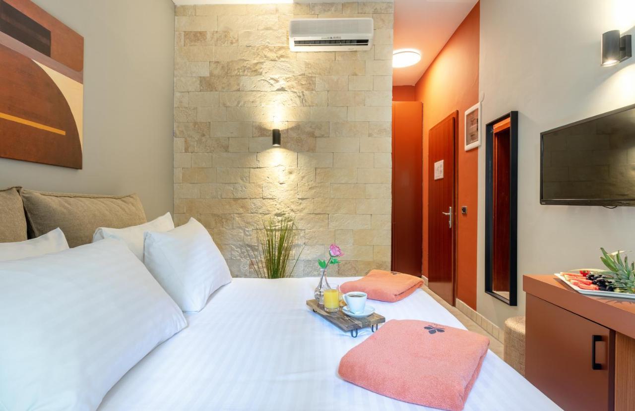 Economy Room