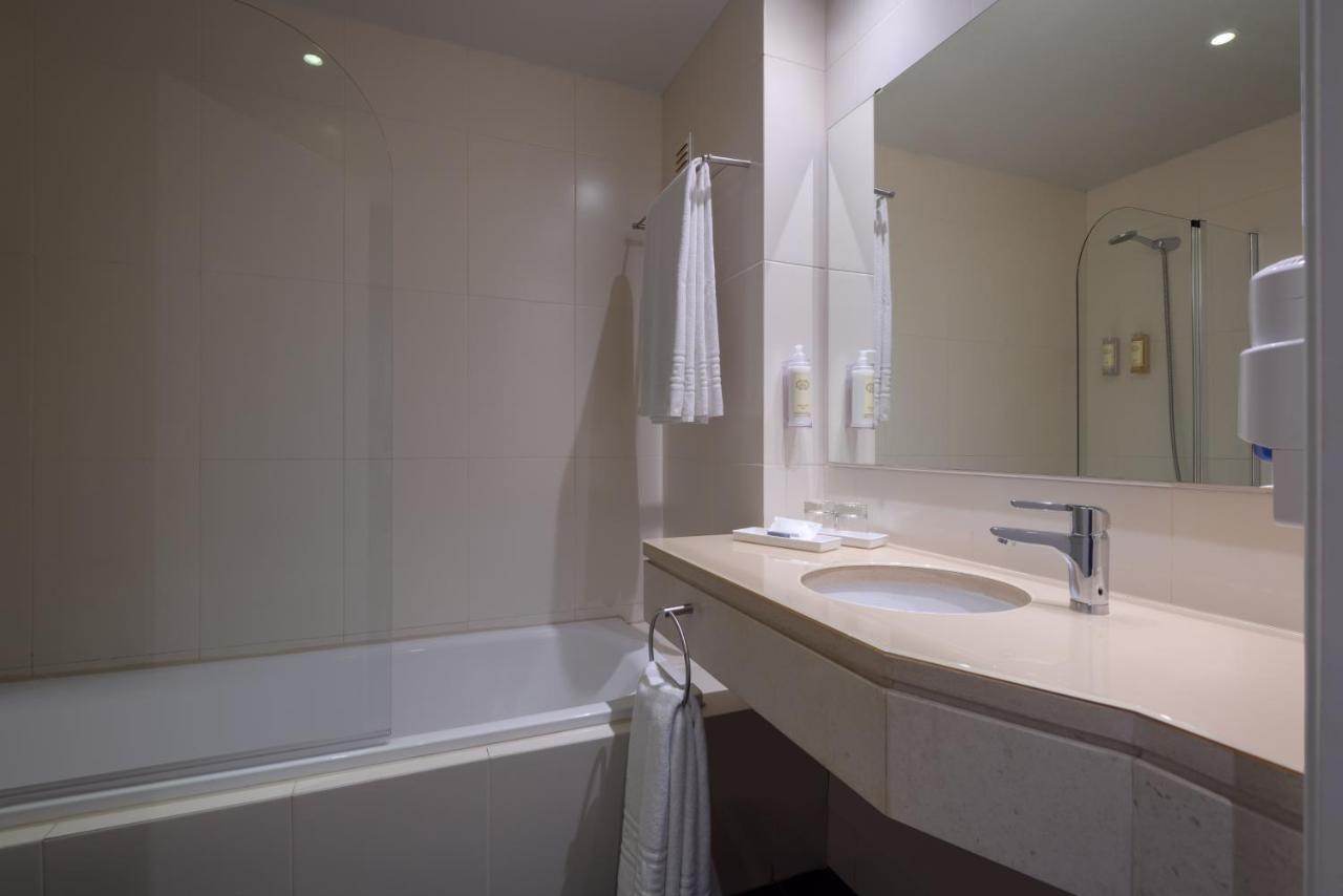 Quarto Duplo com Vista Piscina