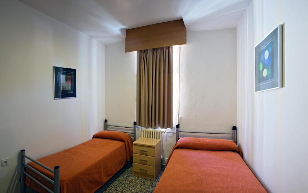 Twin Room Private Bathroom