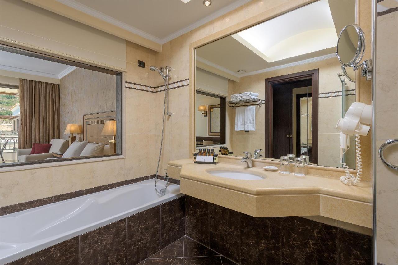 Deluxe Double or Twin Room Pool View