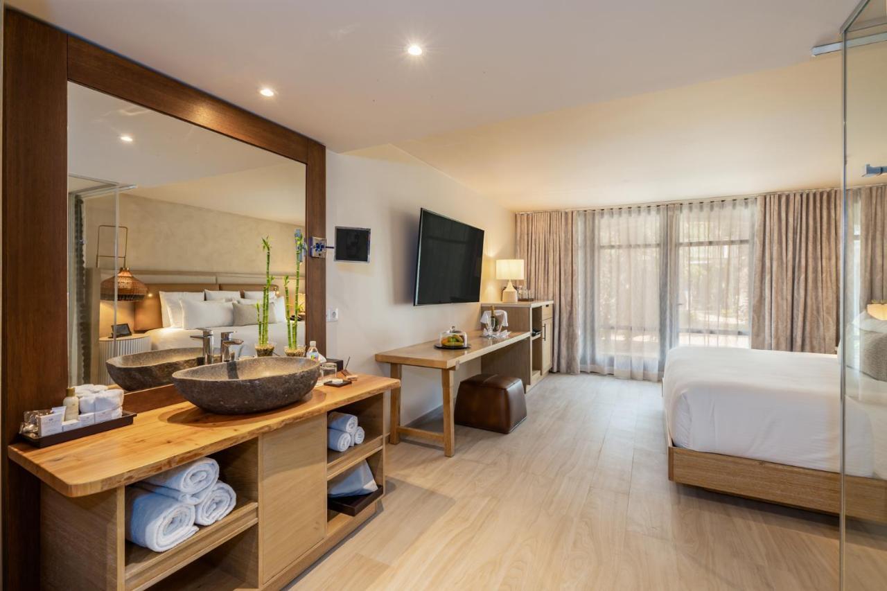 Junior Suite Garden View King Beds