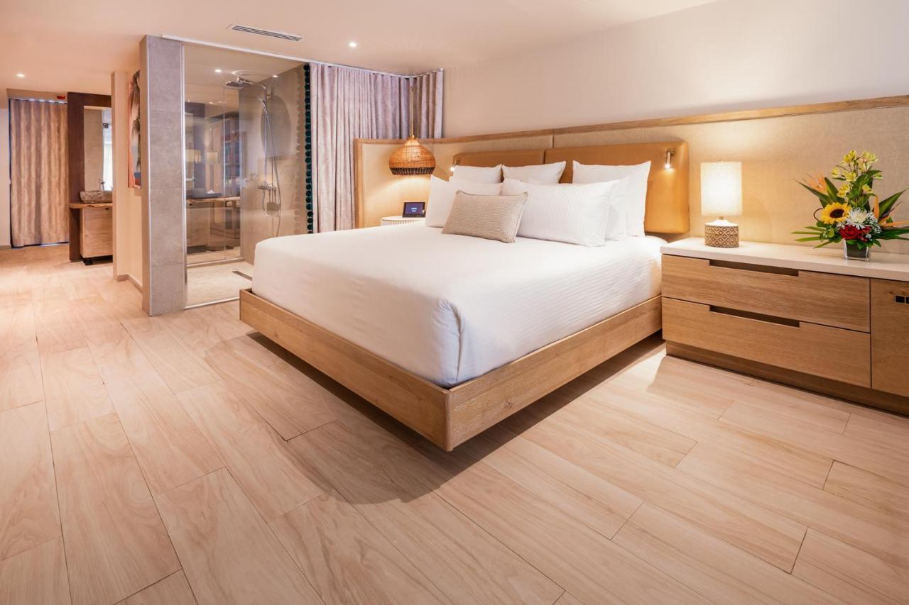 Master Suite Pool King bed