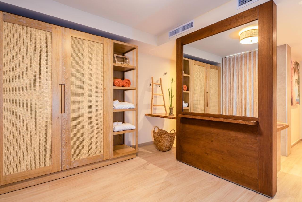 Master Suite Pool King bed