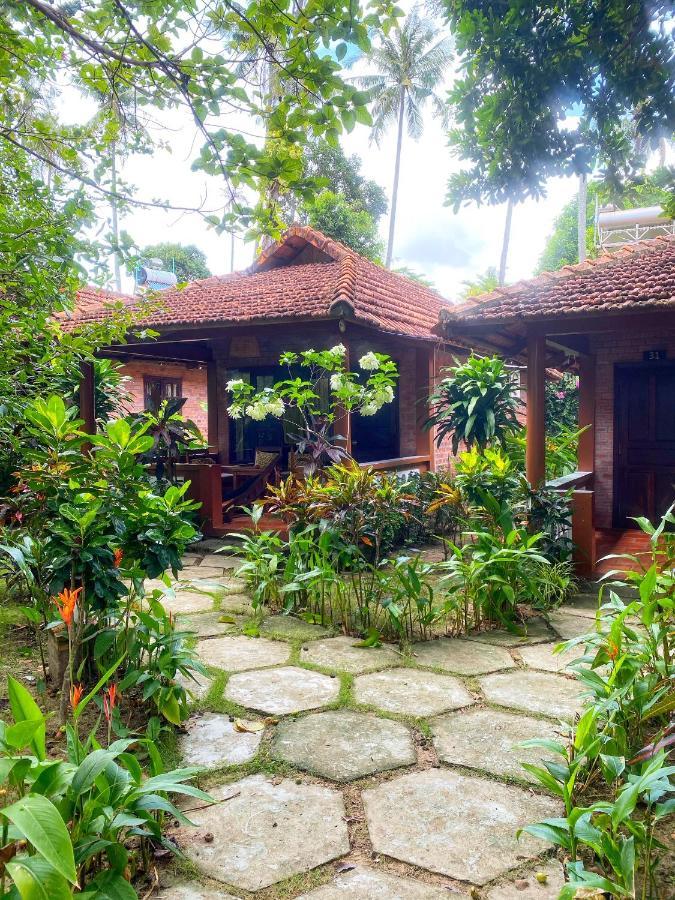 Bungalow Garden View