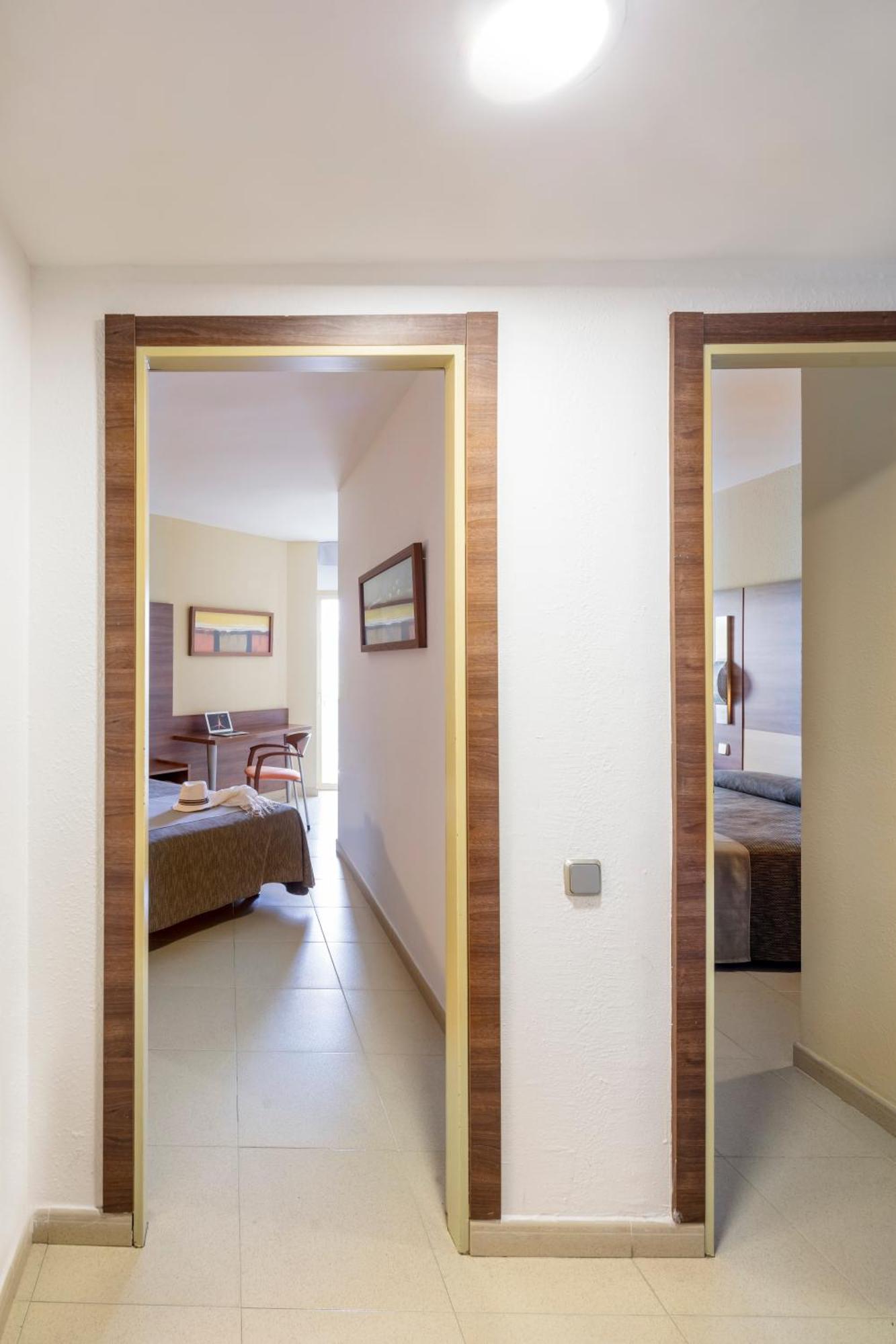 Quarto Familiar (3 Adultos + 1 Criança)