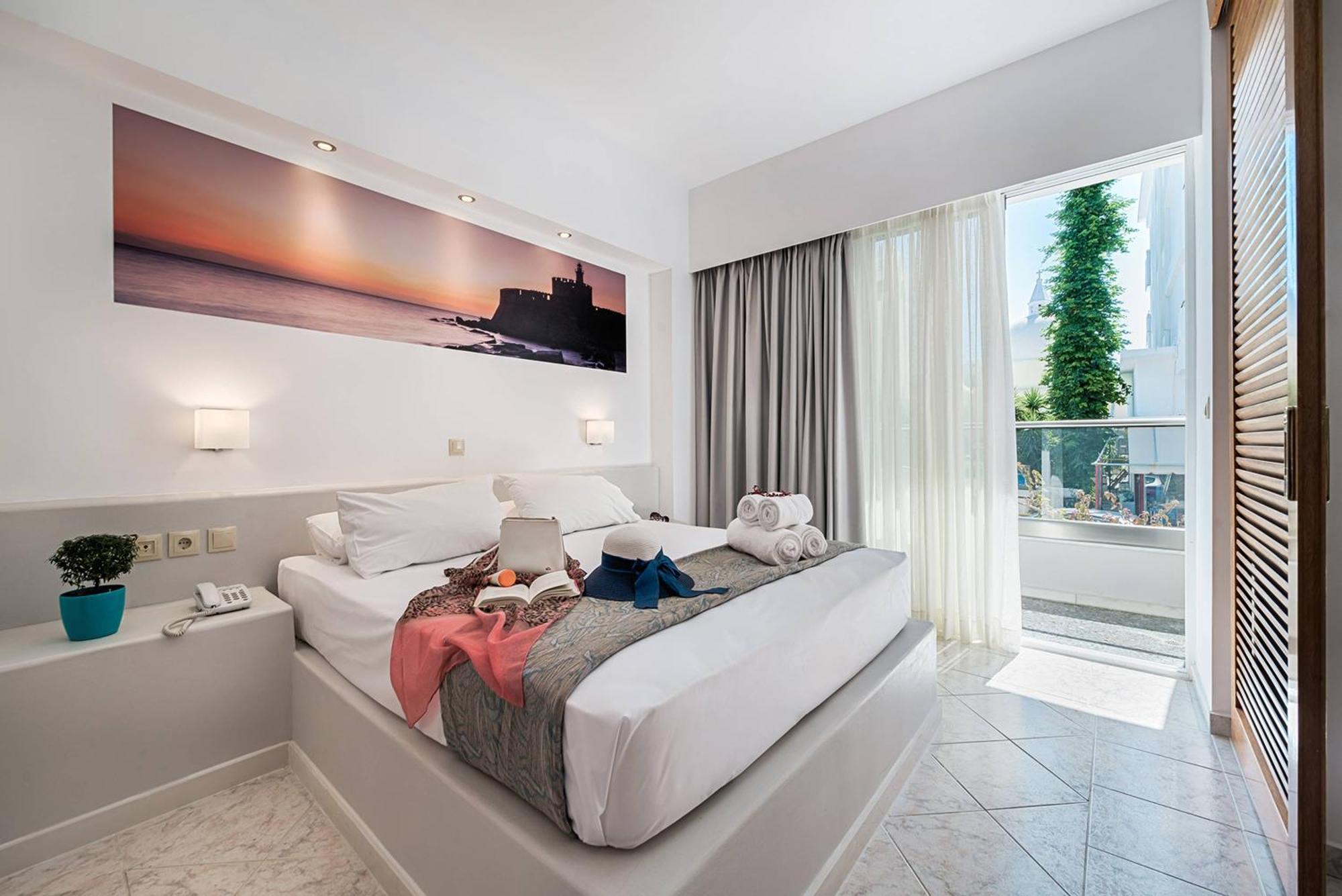 One-Bedroom Apartment 2-4 Balcony
