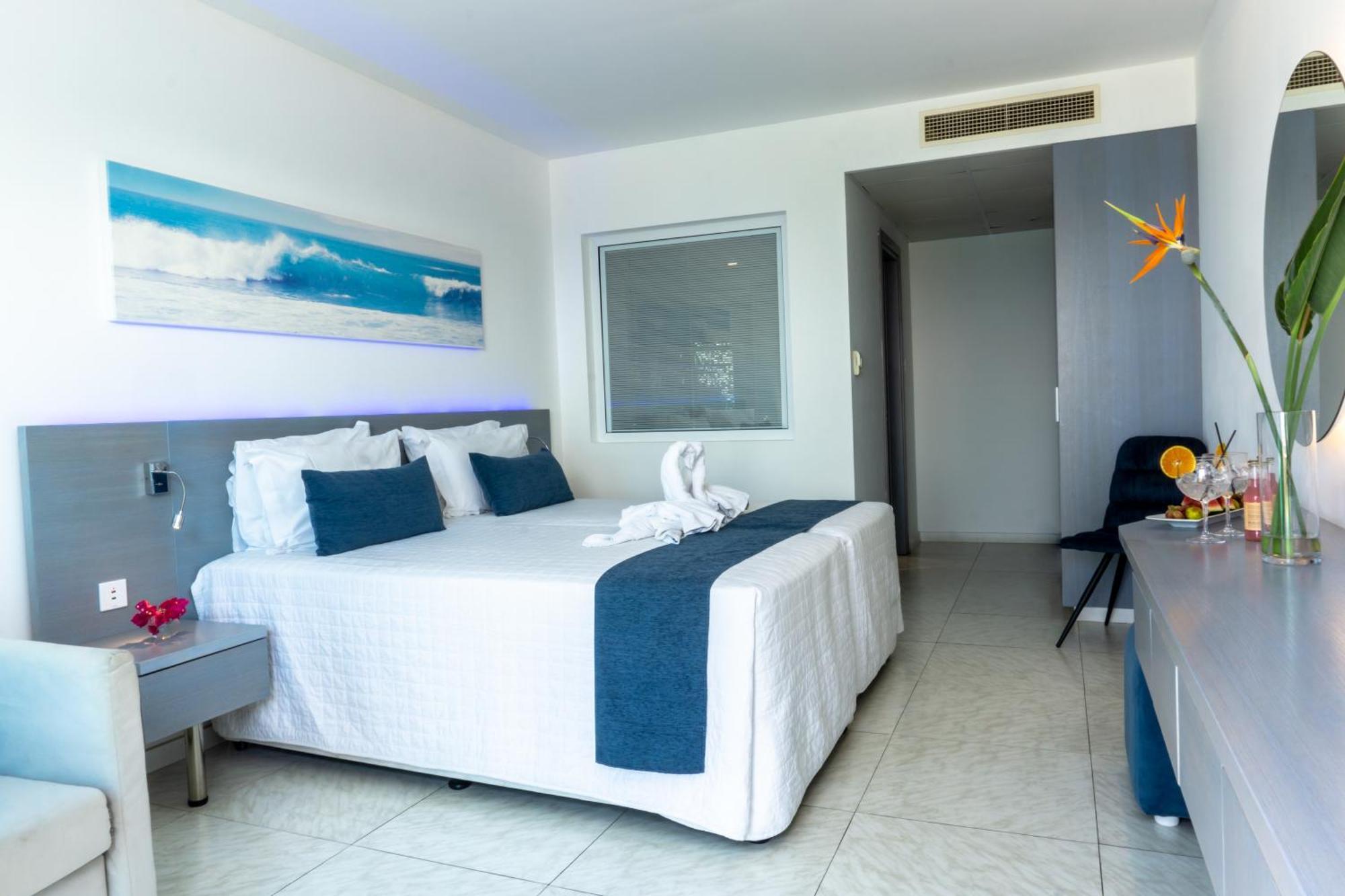 Deluxe Double or Twin Room Sea View