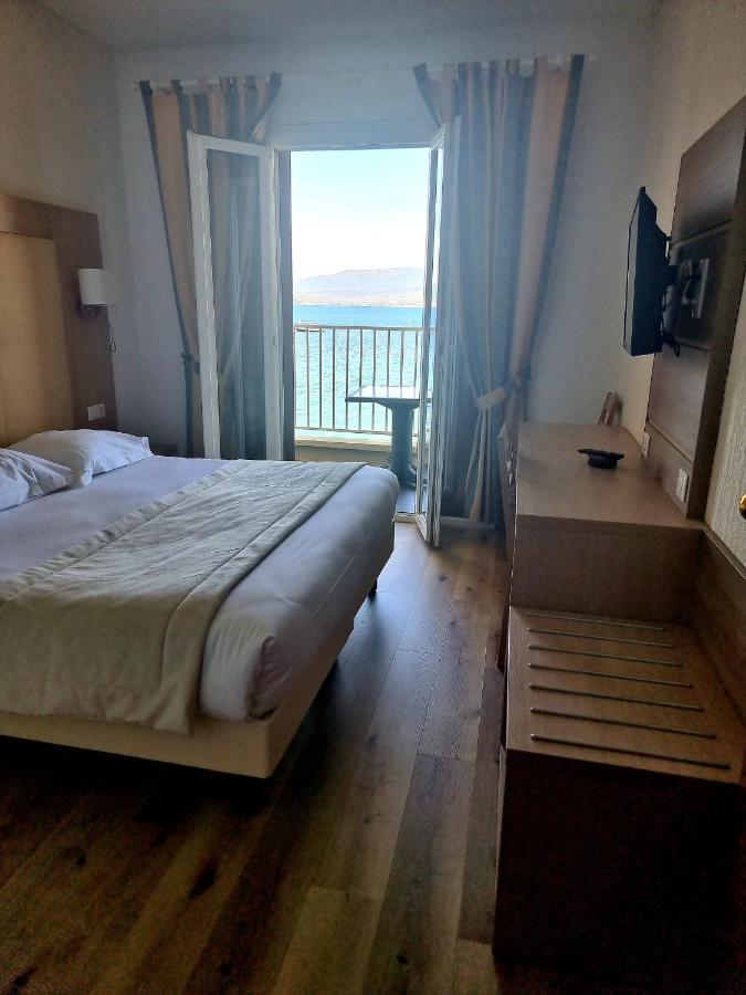 Double or Twin Room Sea View