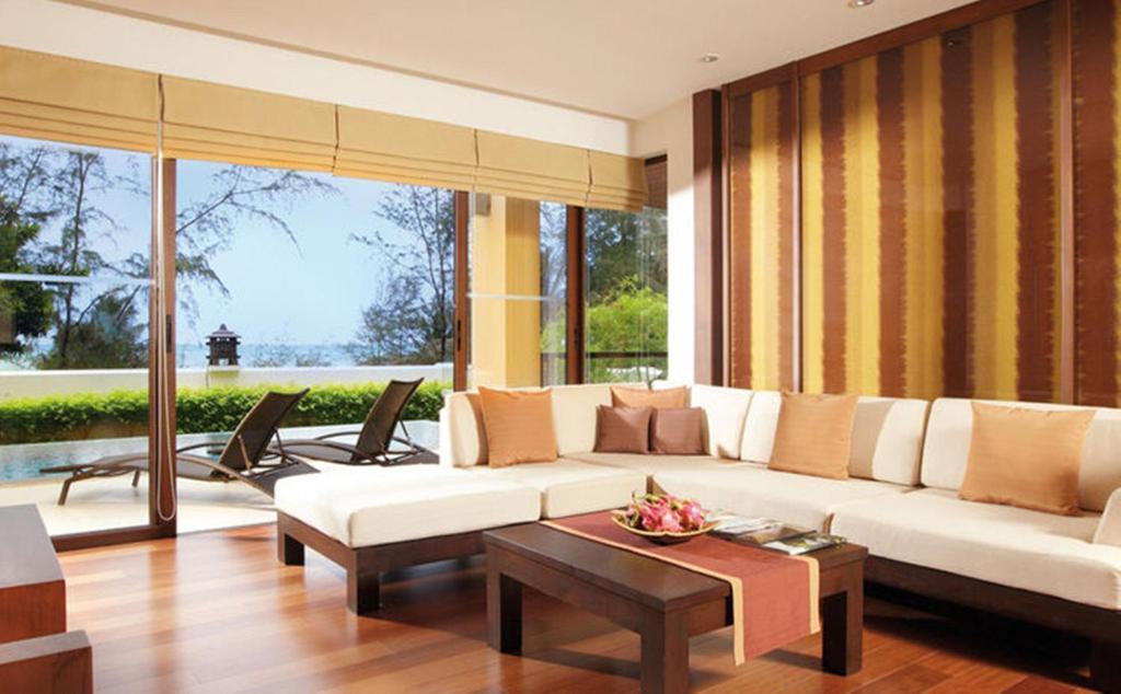 One-Bedroom Seaview Pool Suite