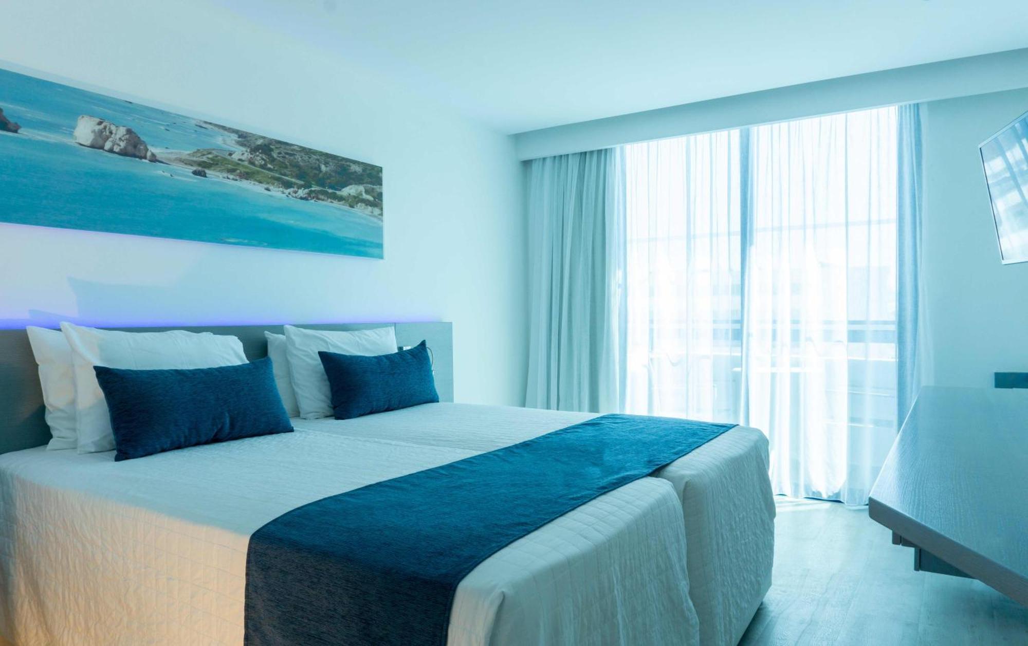 Superior Twin Room Side Sea View