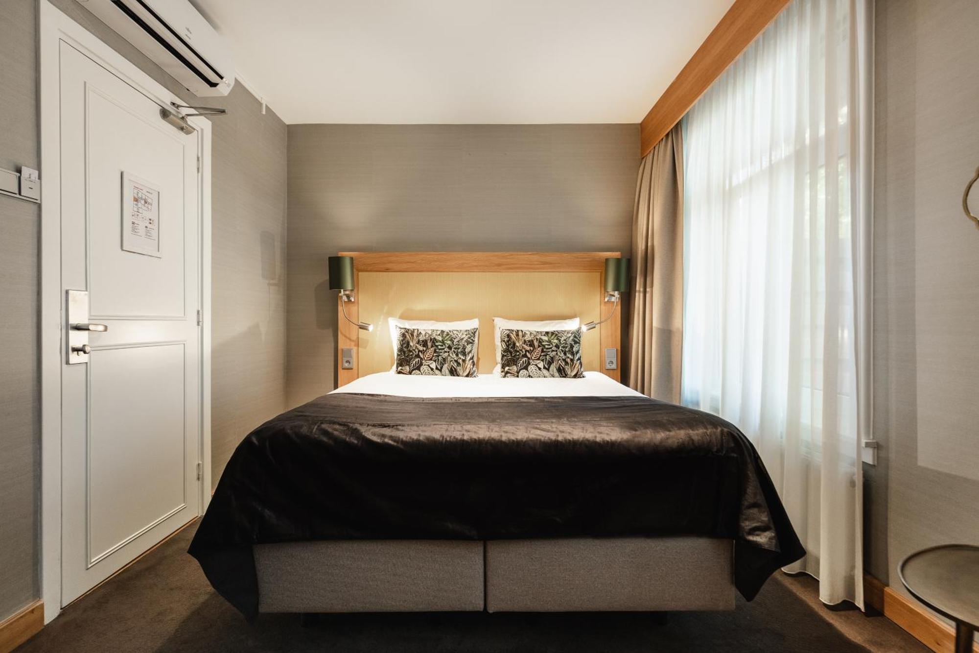 Petite Chambre Lit Queen-Size