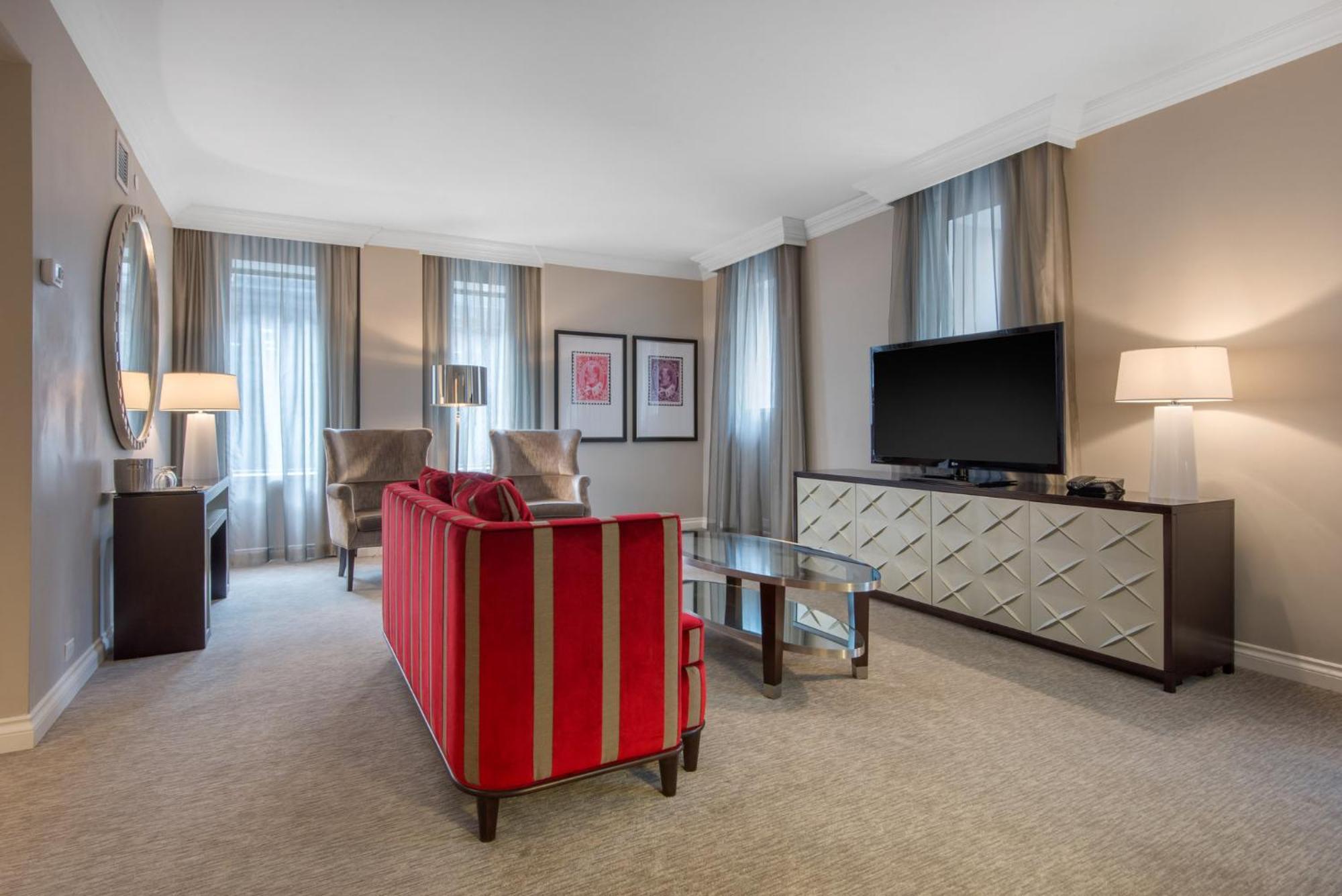 Deluxe Suite 1 King Bed