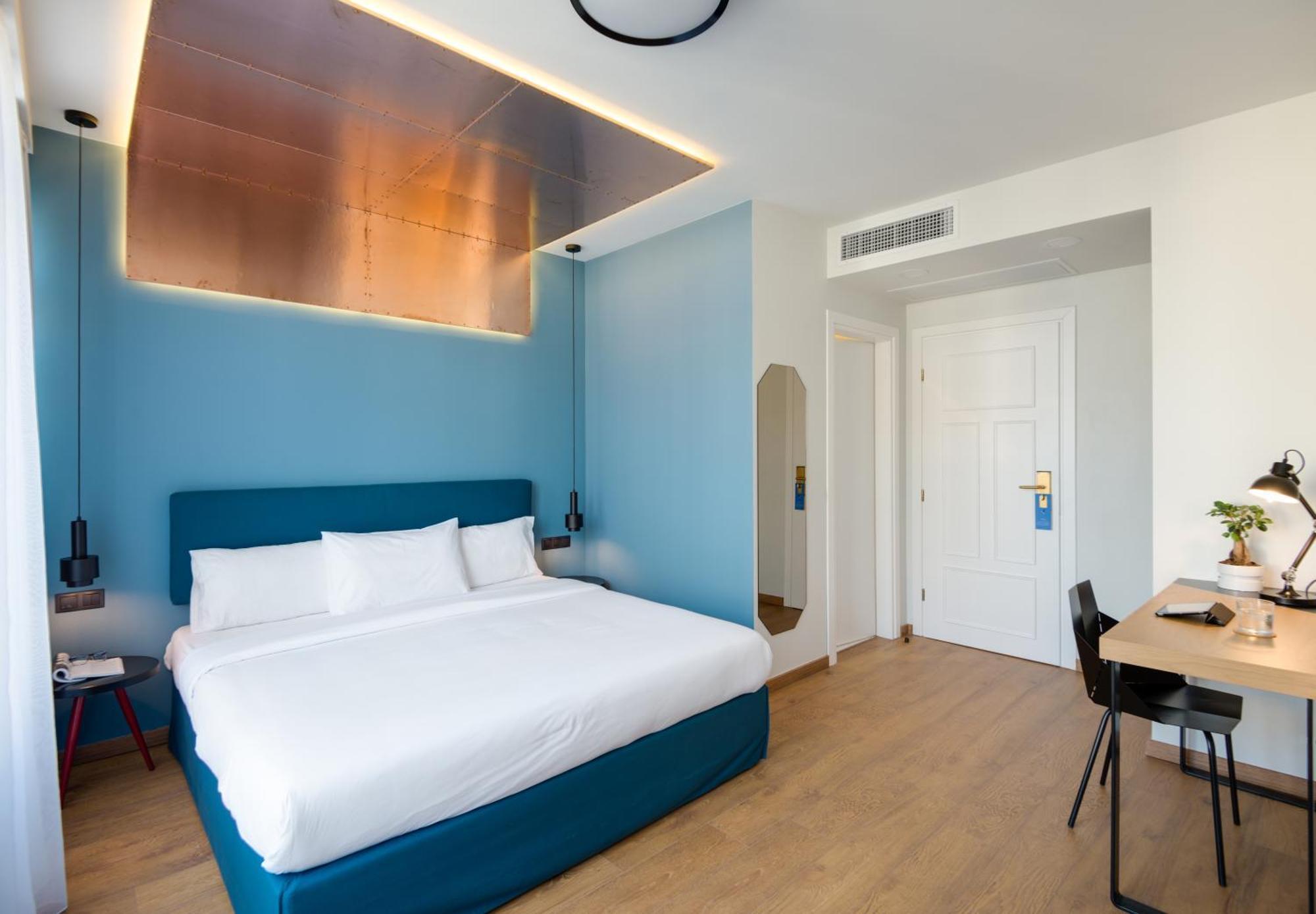Large Partial Sea View Room