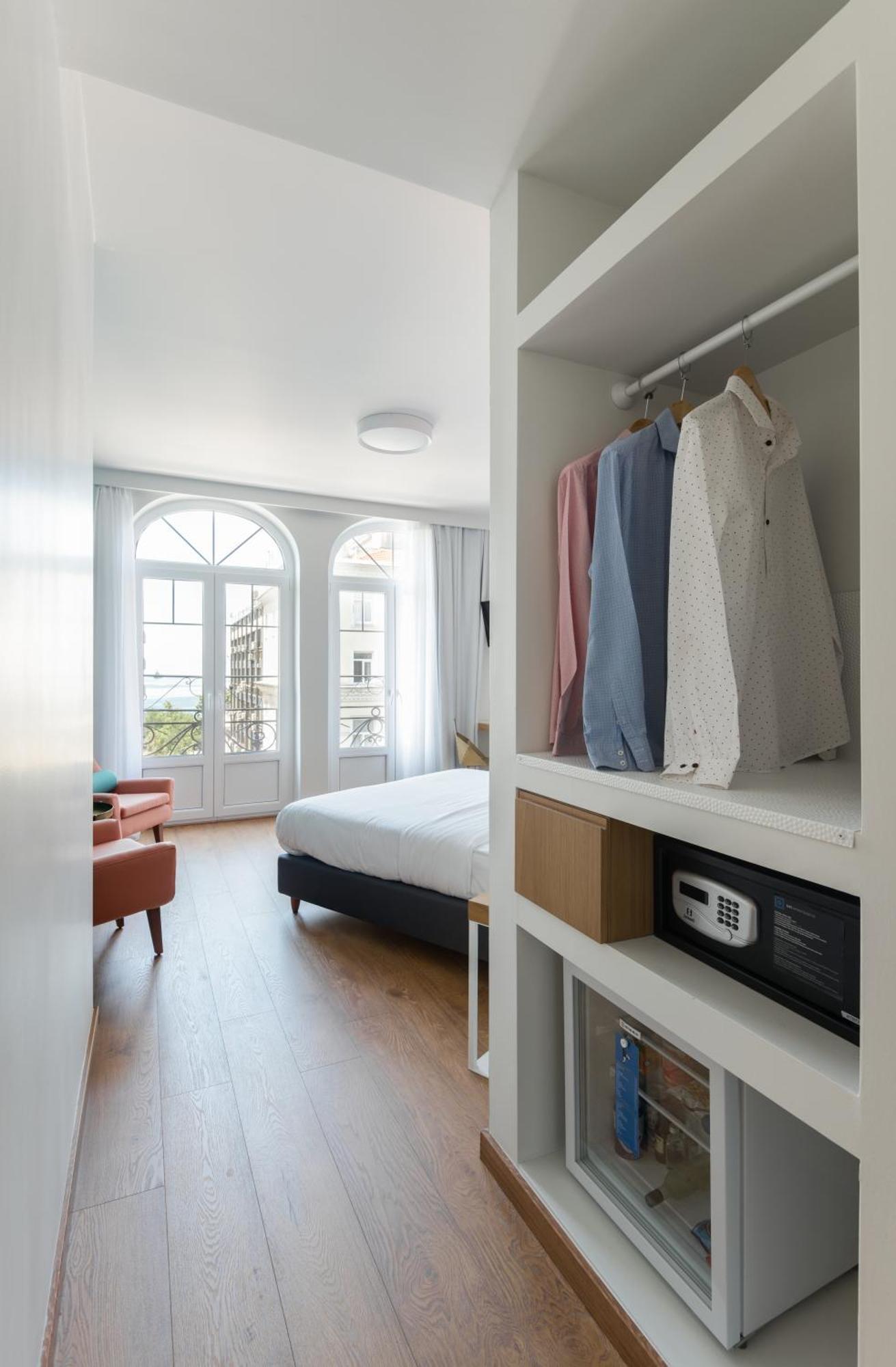 Large Partial Sea View Room