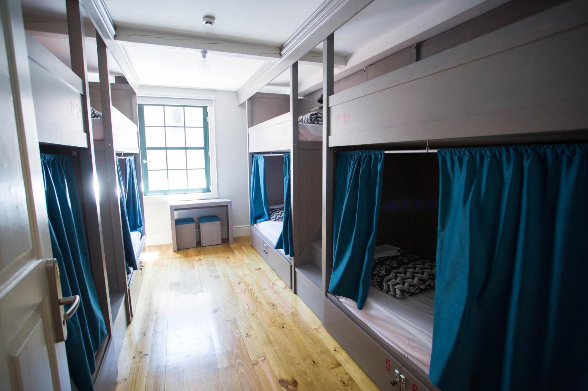 Bed 8-Bed Female Dormitory Room