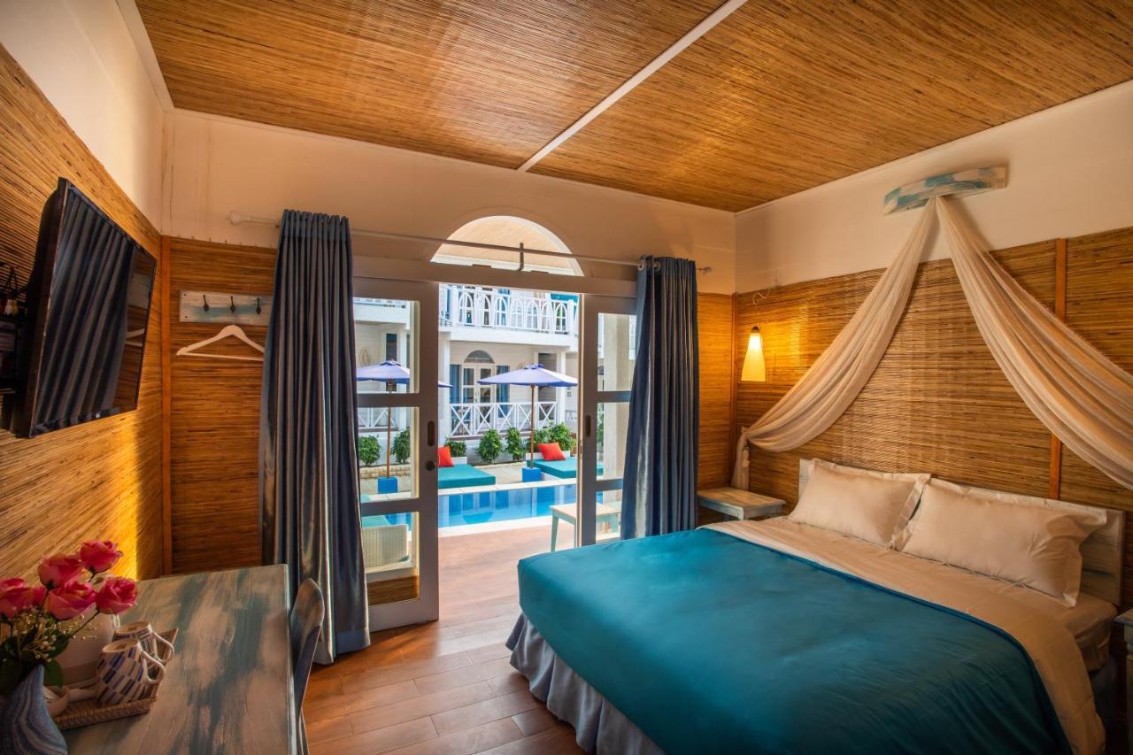Deluxe Double Room Pool View