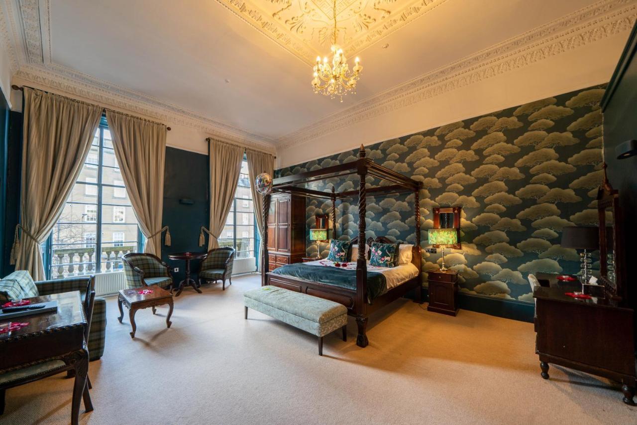 Suite Four Poster Bed