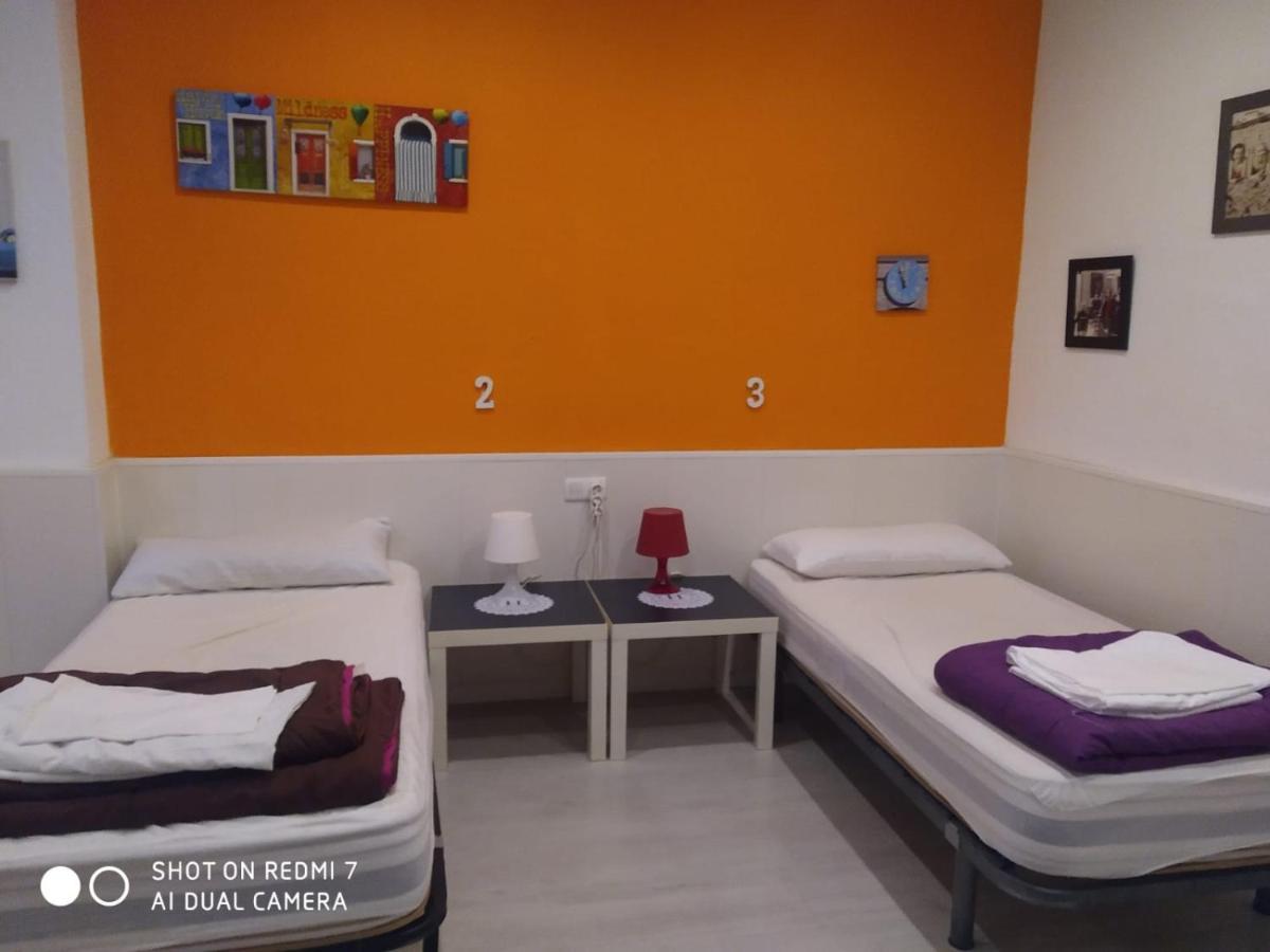 Single Bed 6-Bed Dormitory Room