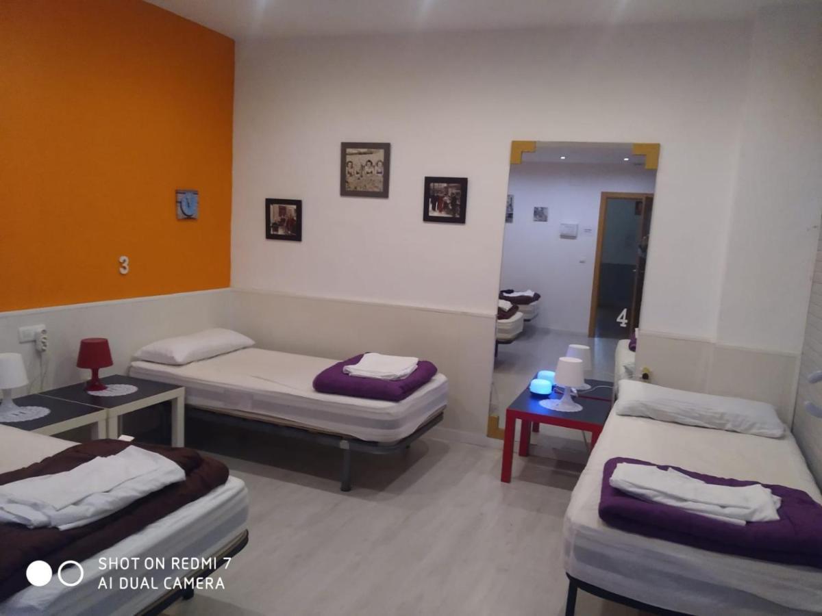 Single Bed 6-Bed Dormitory Room