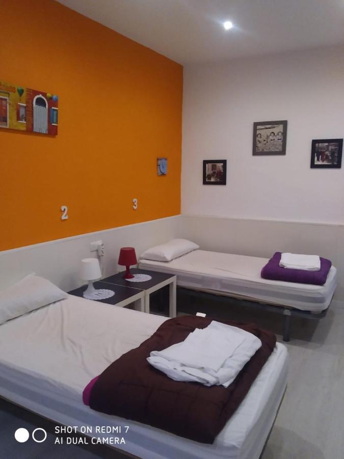 Single Bed 6-Bed Dormitory Room