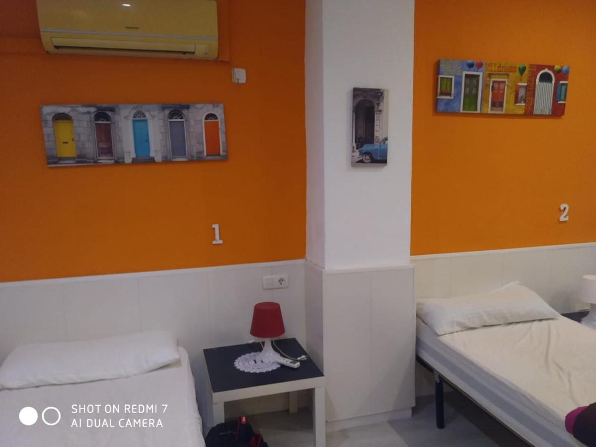 Single Bed 6-Bed Dormitory Room