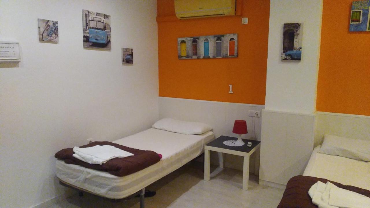 Single Bed 6-Bed Dormitory Room
