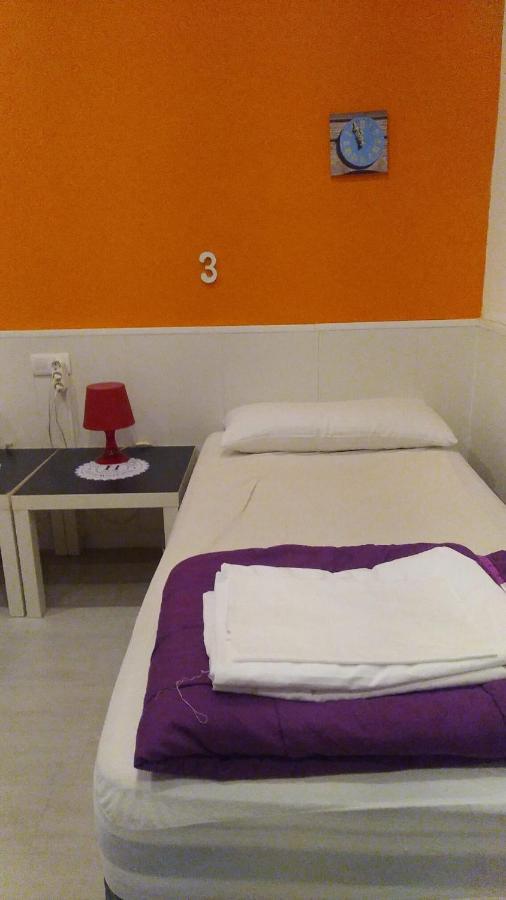 Single Bed 6-Bed Dormitory Room