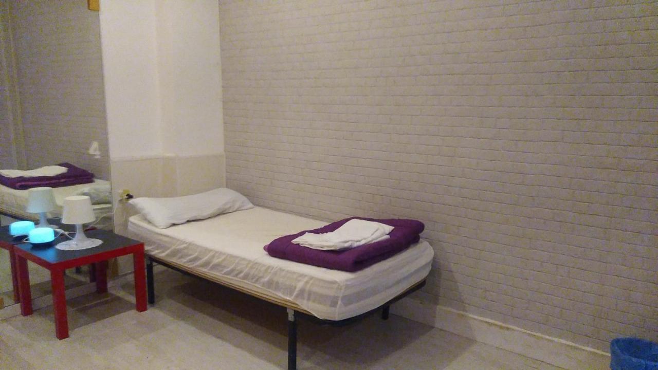 Single Bed 6-Bed Dormitory Room