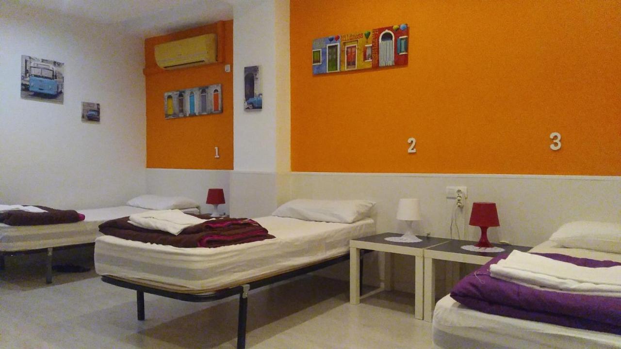 Single Bed 6-Bed Dormitory Room