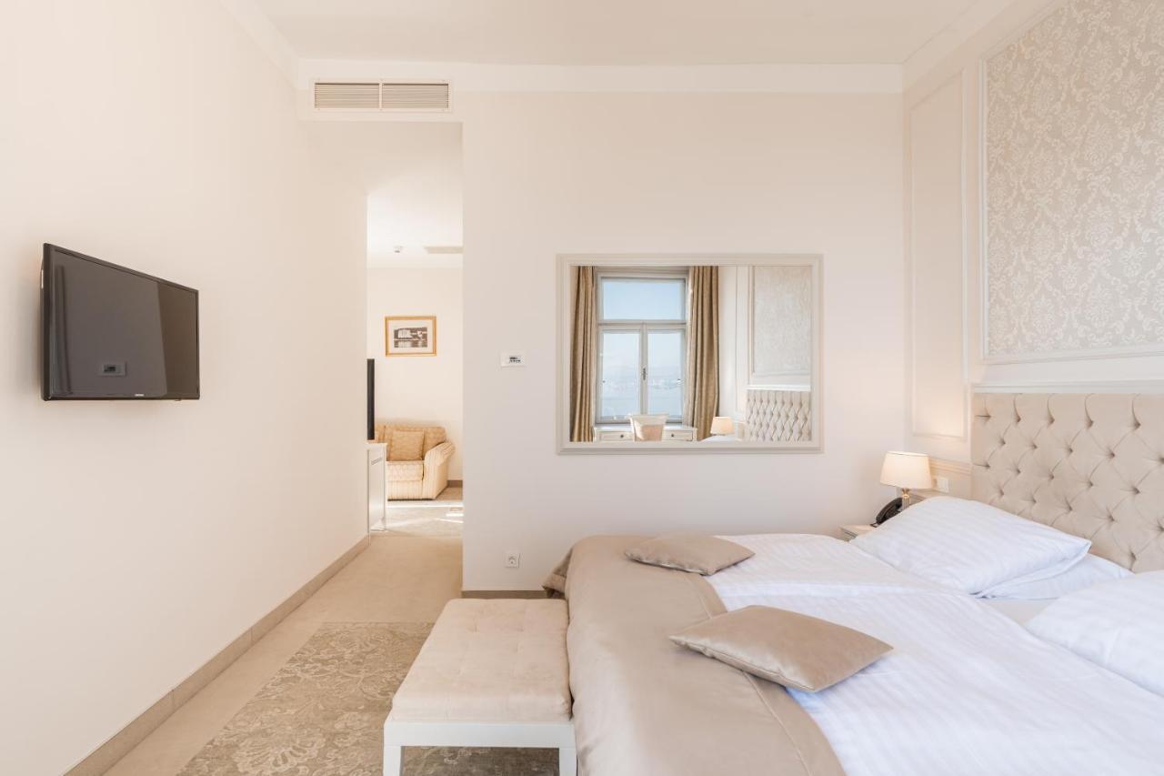 Superior Double Room Sofa Bed Balcony