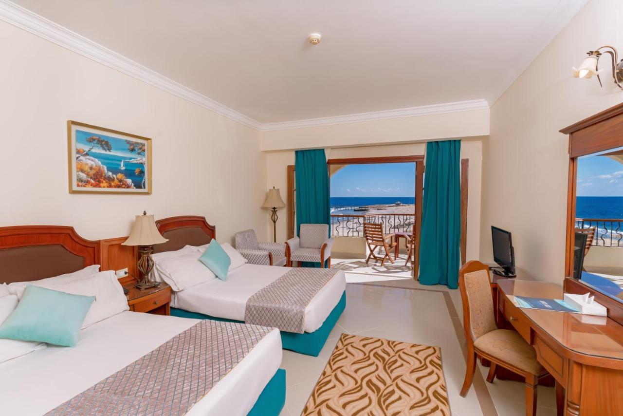 Double or Twin Room Sea View
