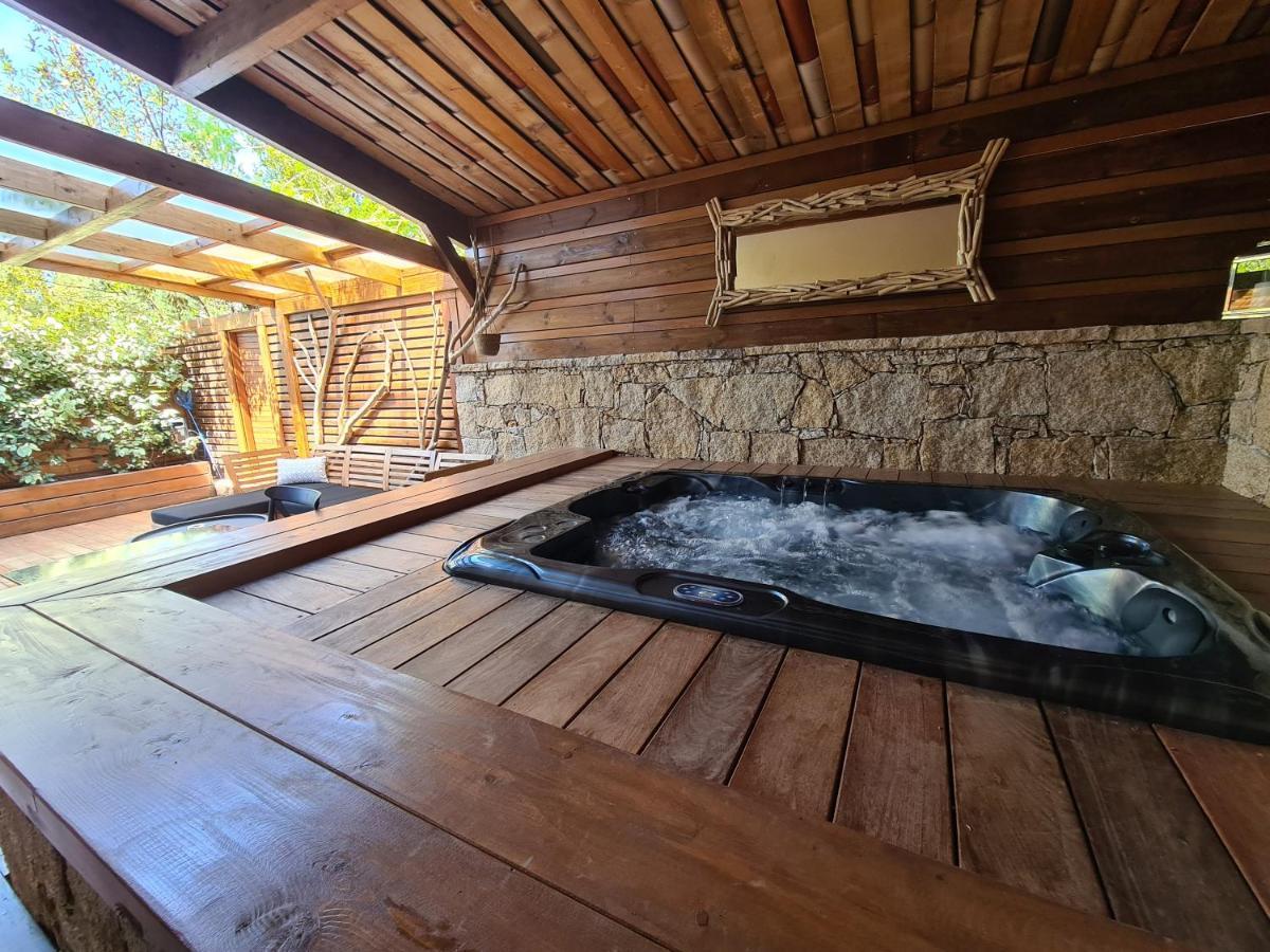 Suite King size bed Private Whirlpool Sauna