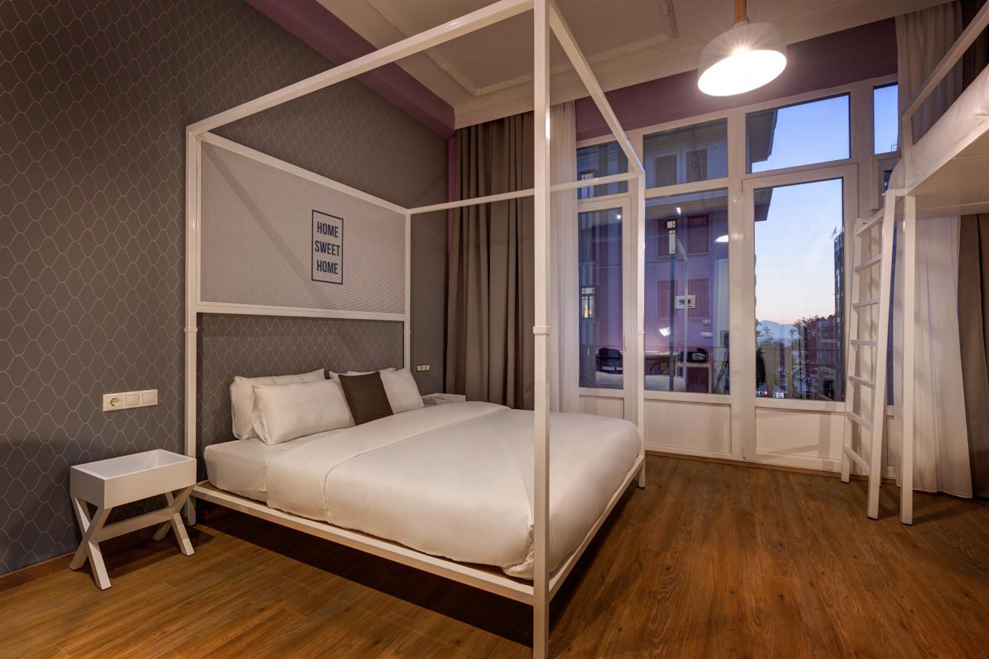 XL Loft Room