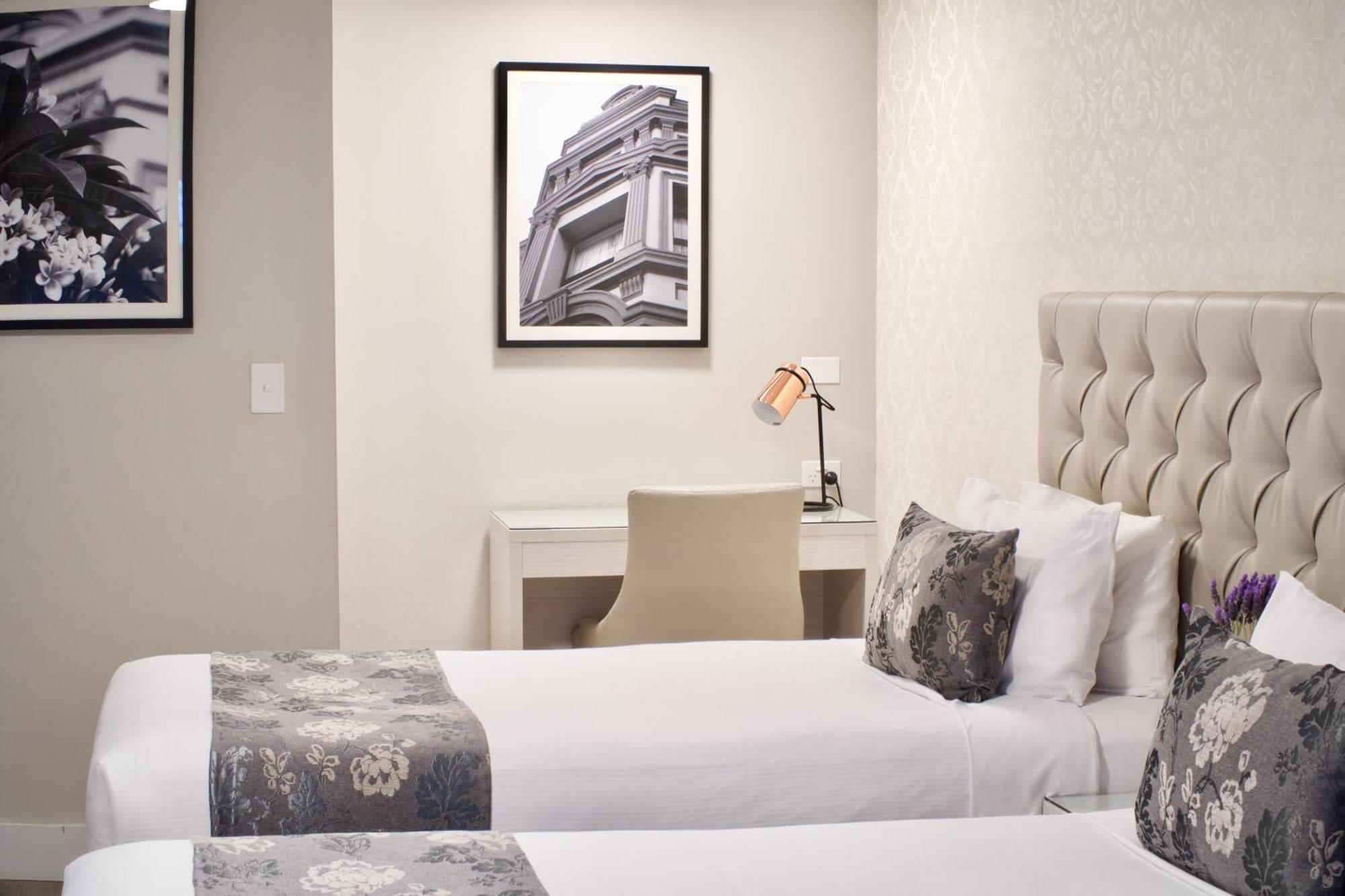 Quarto com Cama de Casal ou 2 de Solteiro