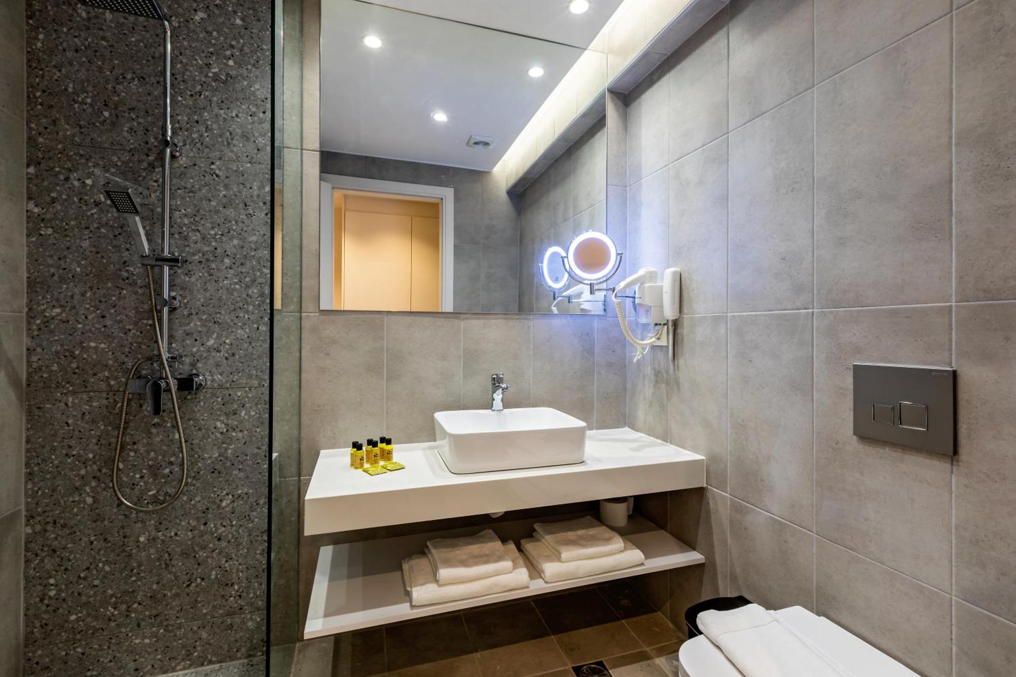 Double or Twin Room Balcony