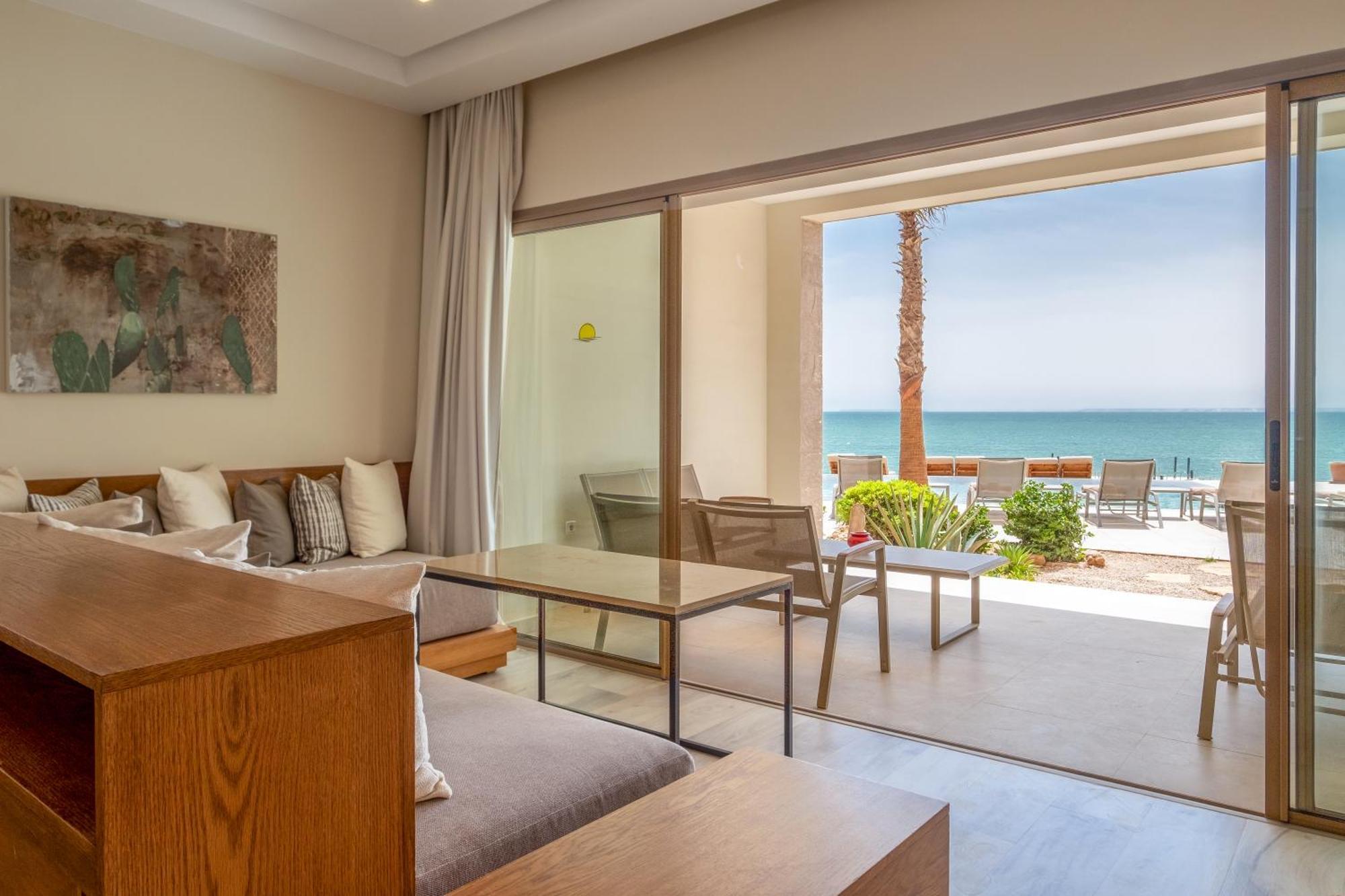 Queen Suite Sofa Bed Ocean View Non-Smoking