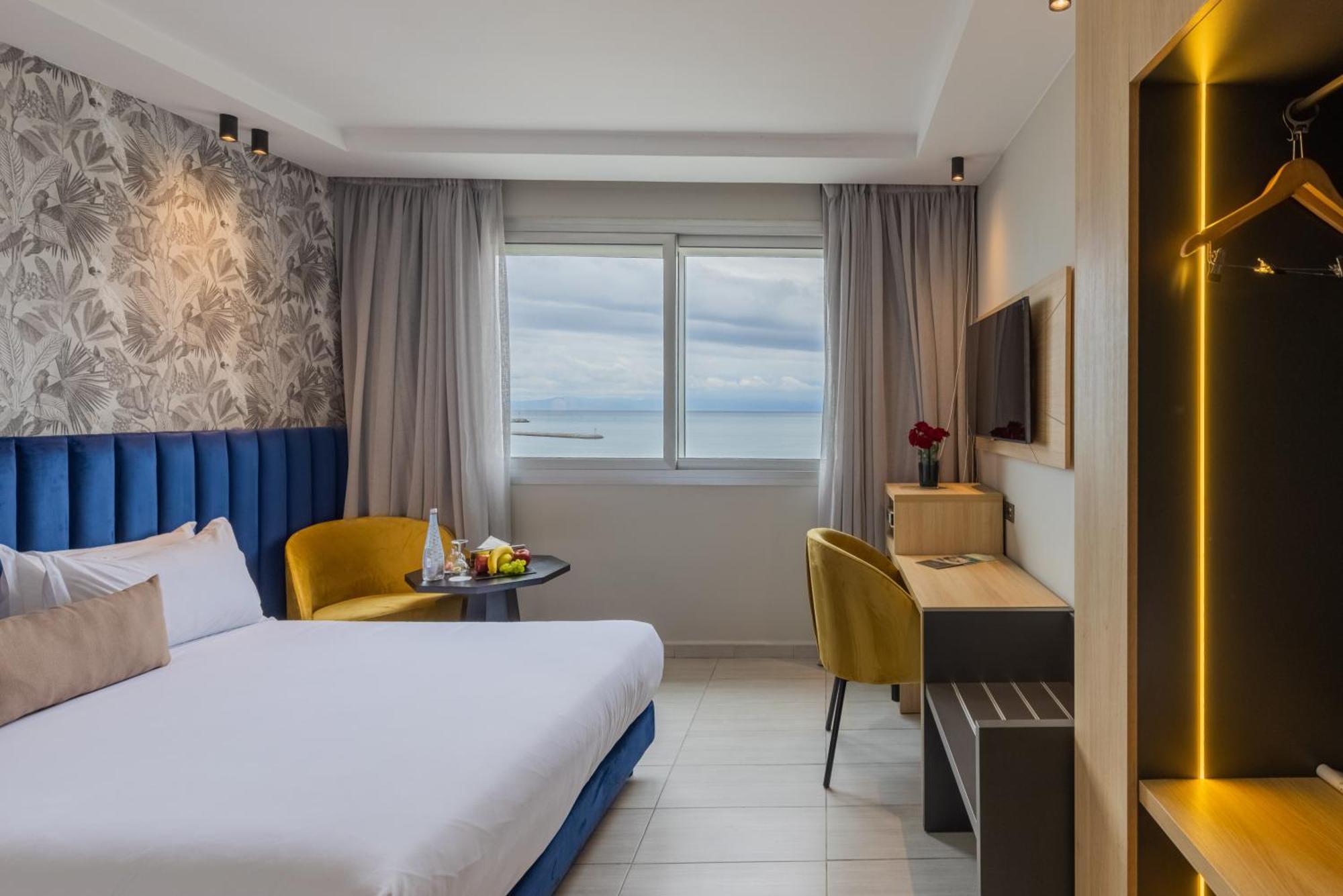 Superior Room King Size Bed Sea View