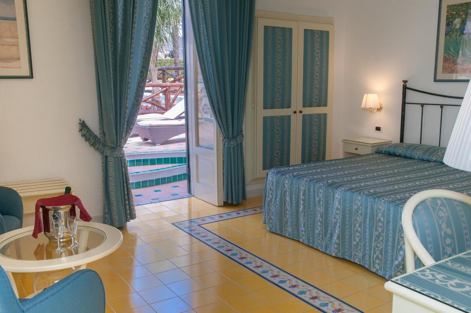 Double or Twin Room Side Sea View