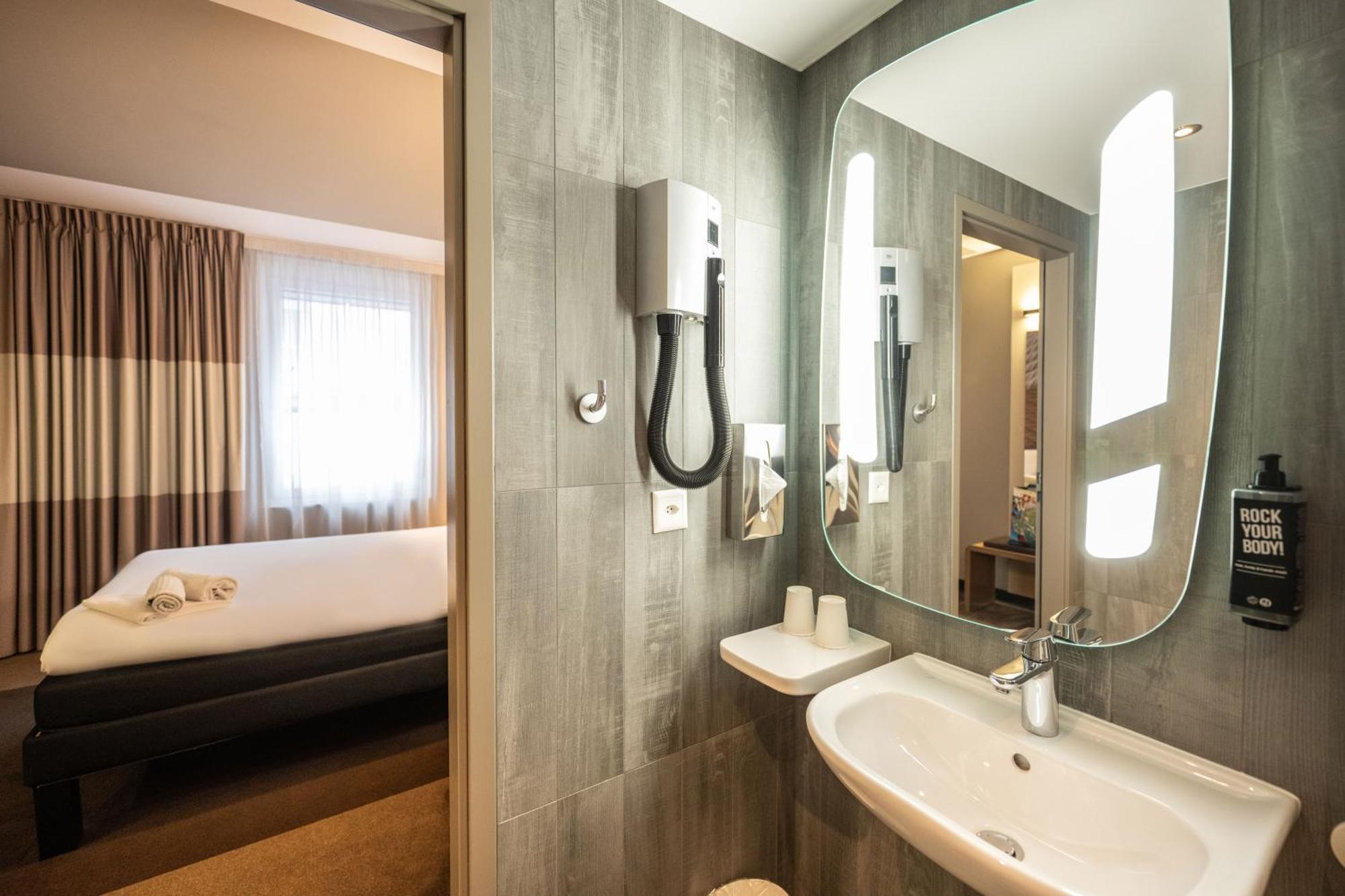 Chambre Double - Accessible aux Personnes à Mobilité Réduite