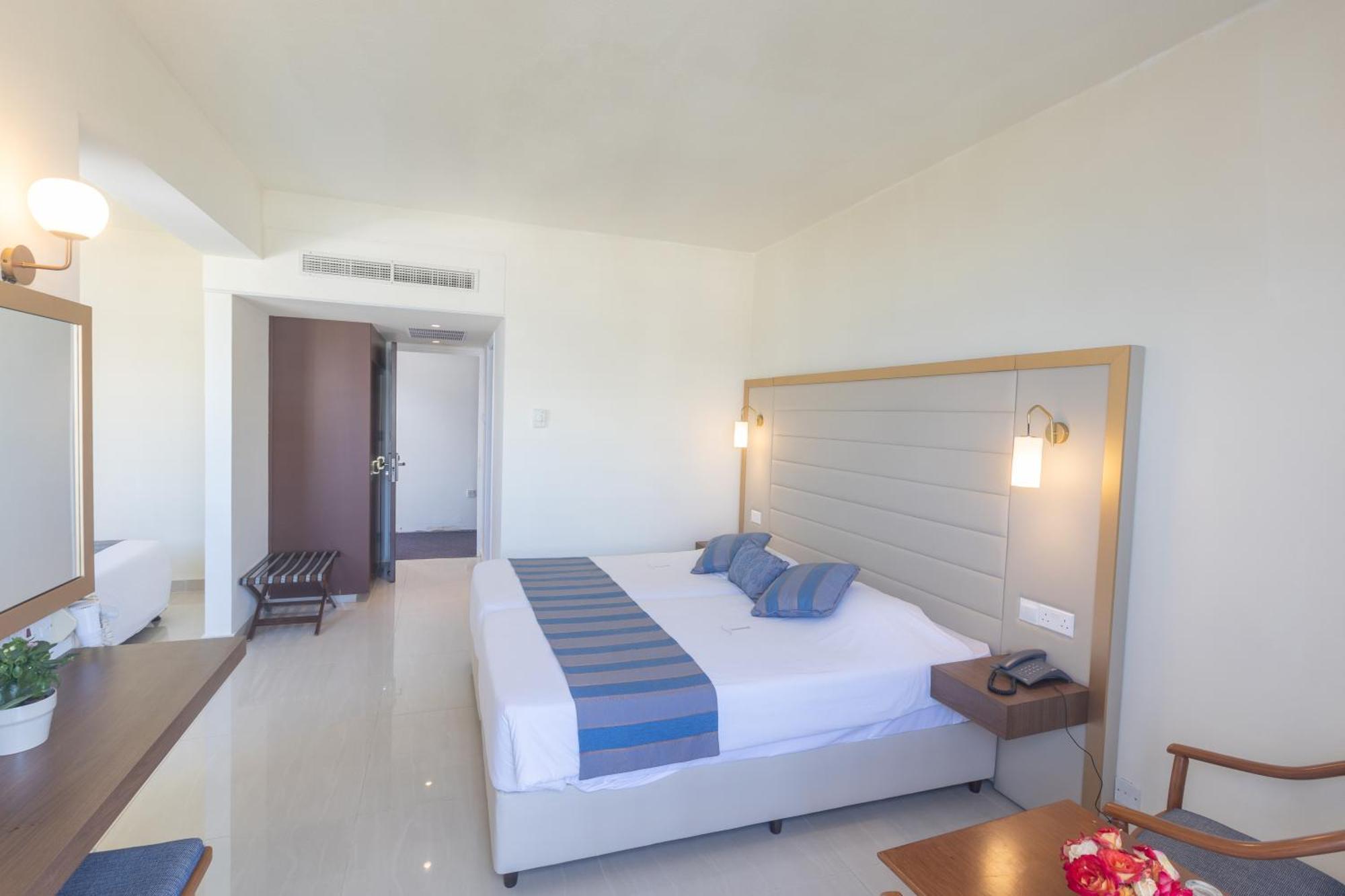Standard Double or Twin Room Side Sea View,1557163633:JPEG