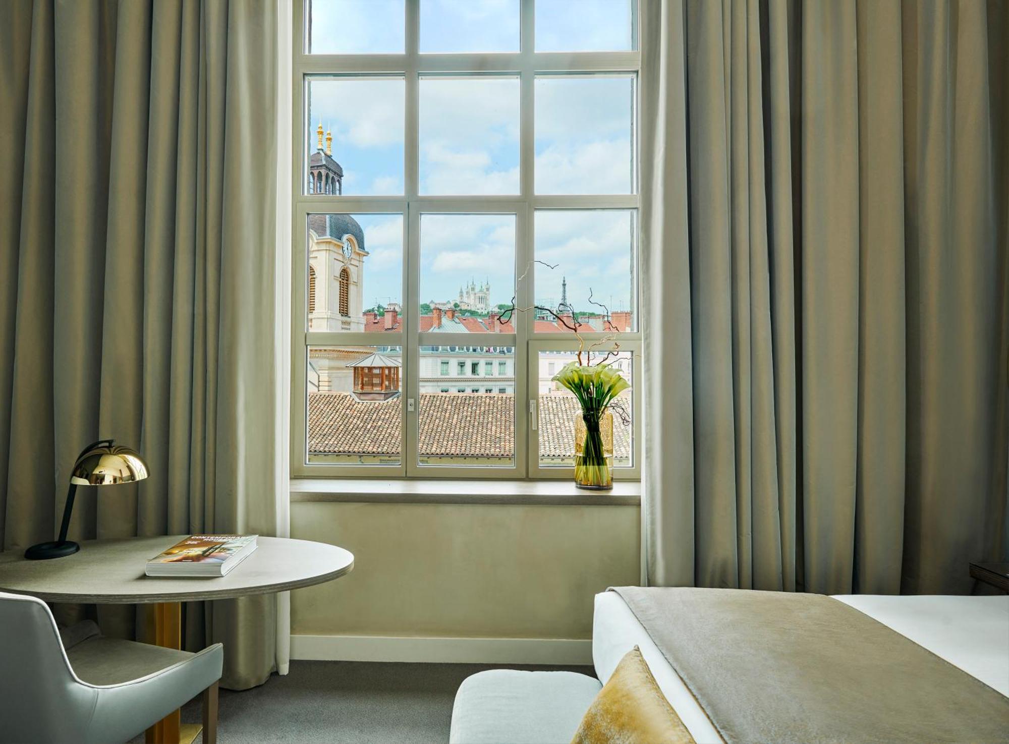 Premium King Room Courtyard View