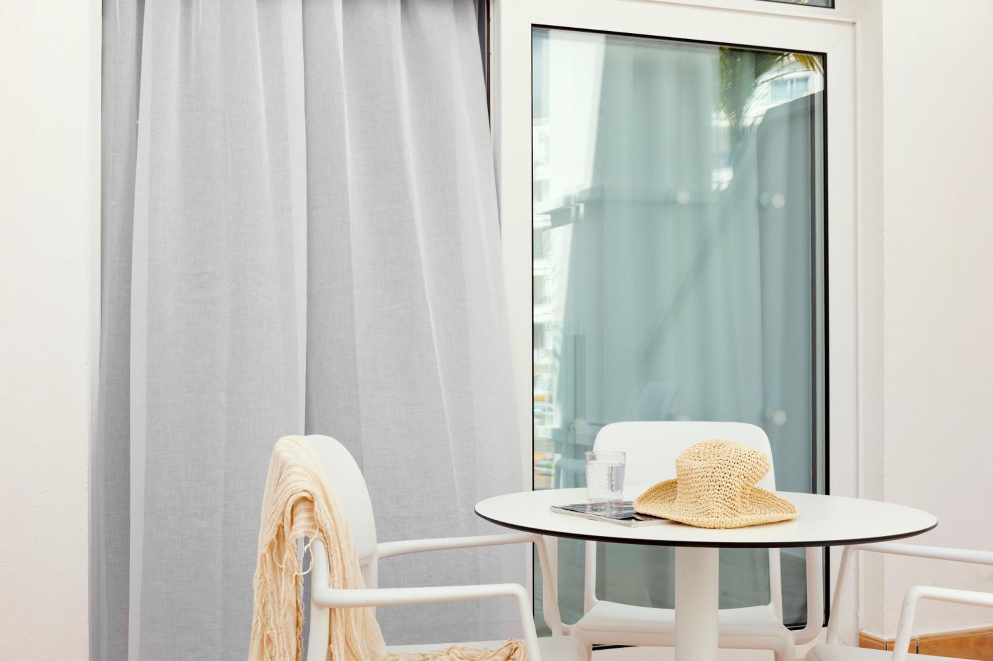 Studio Balcony