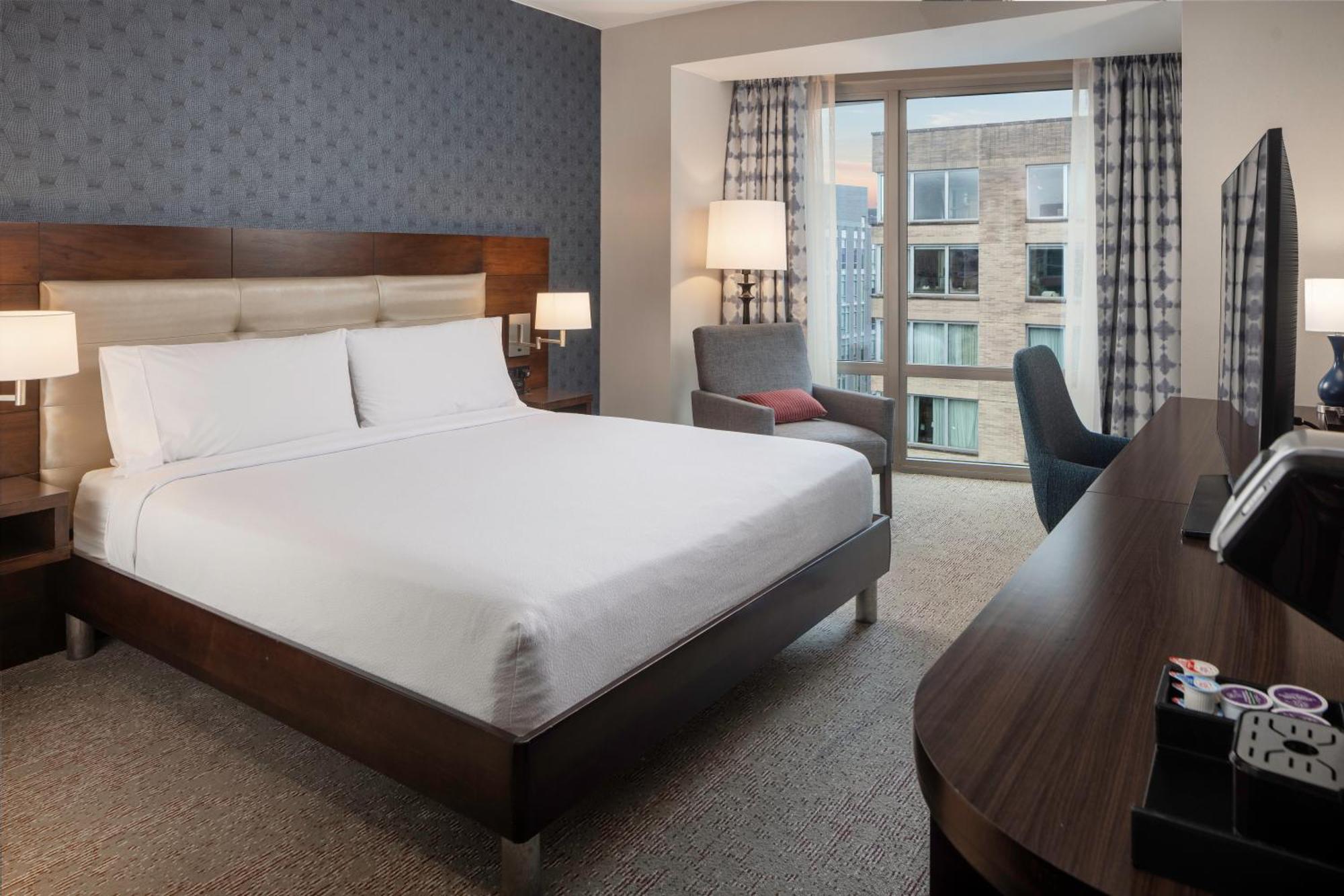 Habitación con cama extragrande - Adaptada para personas con discapacidad auditiva