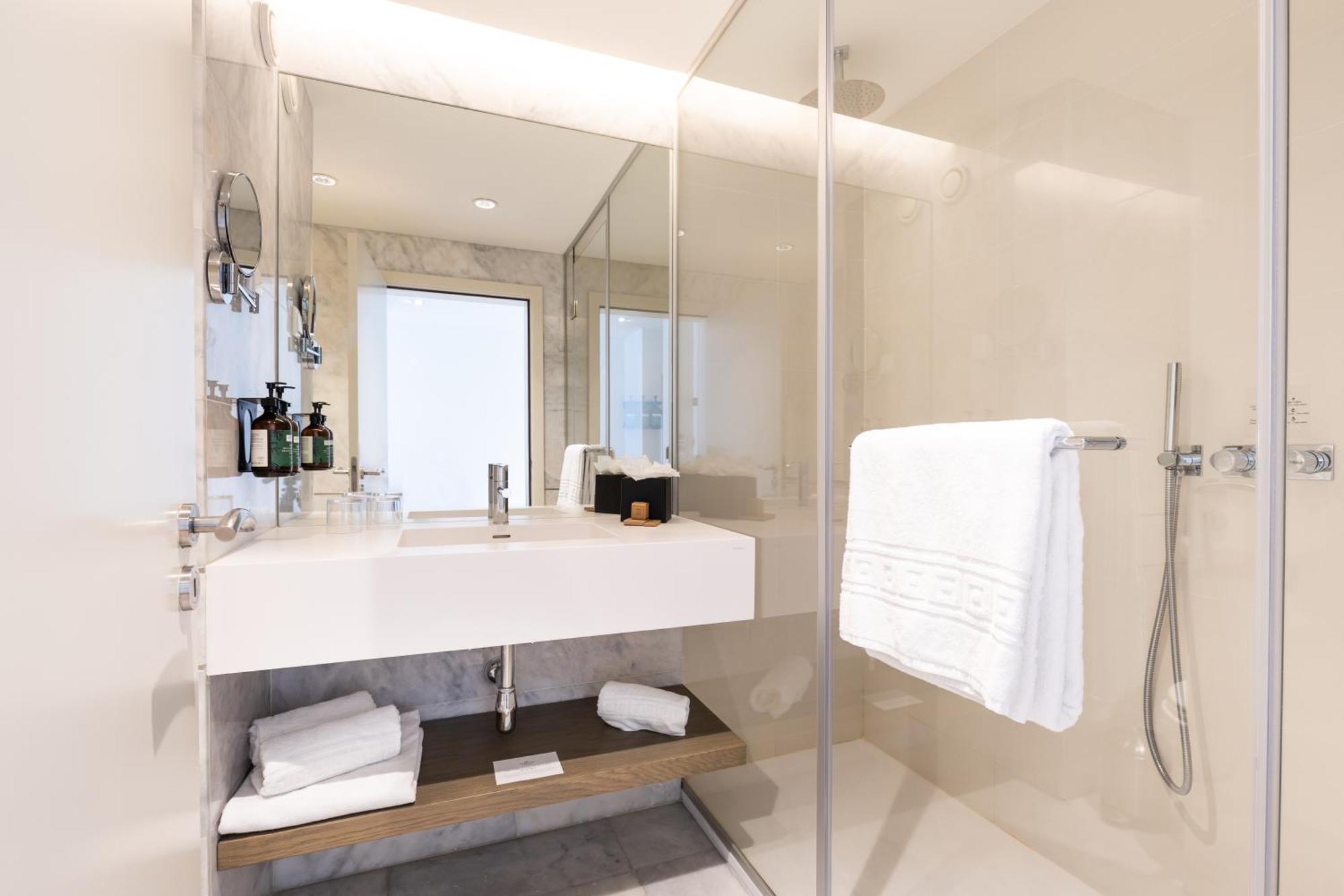 Premium Zimmer mit Kingsize-Bett und Balkon