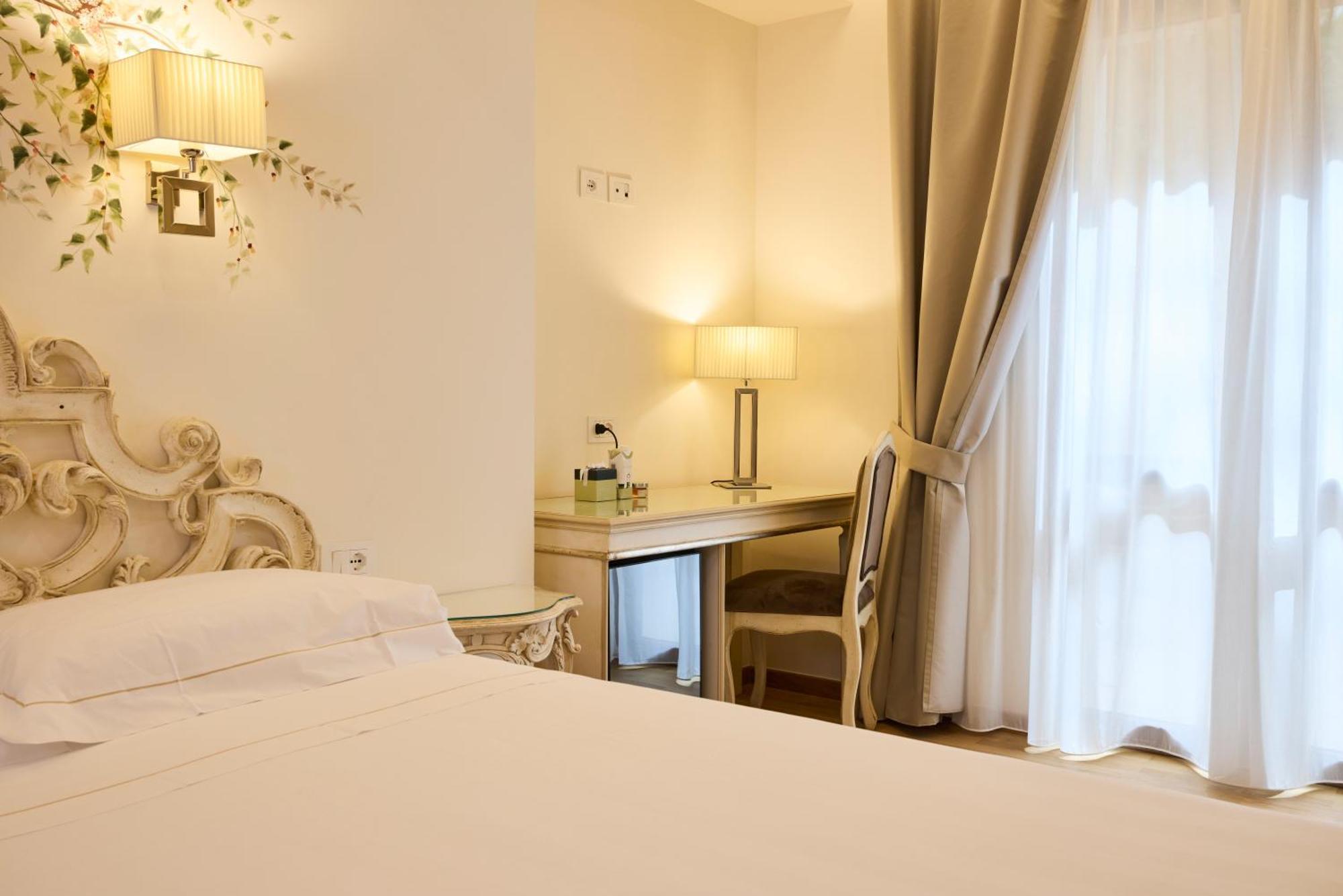 Superior Double or Twin Room Dependence