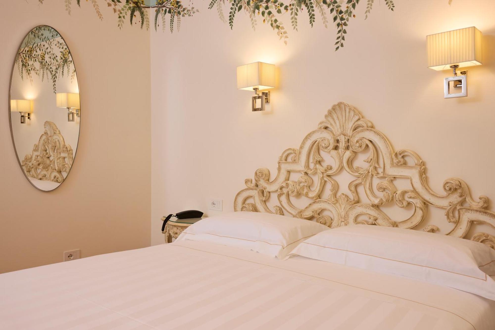 Standard Double or Twin Room Dependence