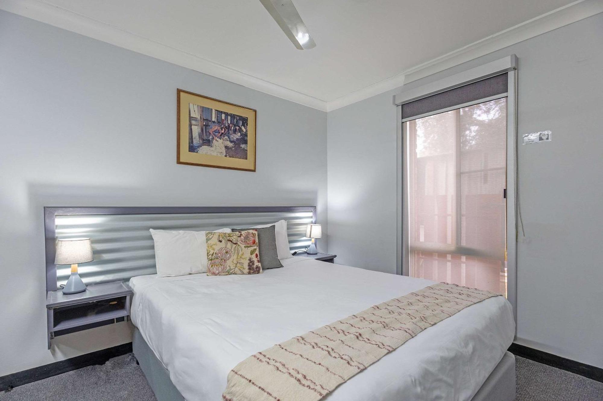 2 Queen 2 Single Beds or Non Smoking